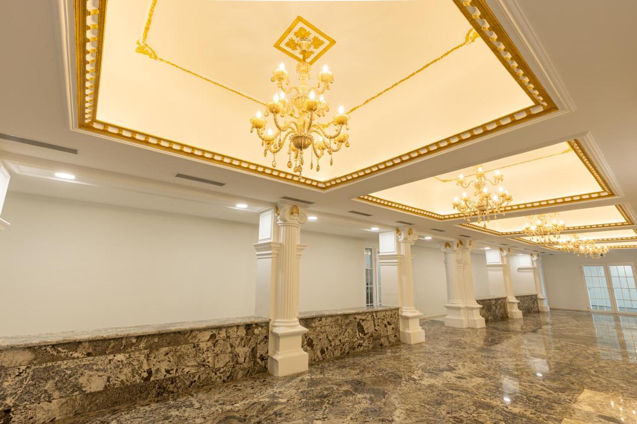 The Grand Monarch Hotel, Ujjain Exterior foto