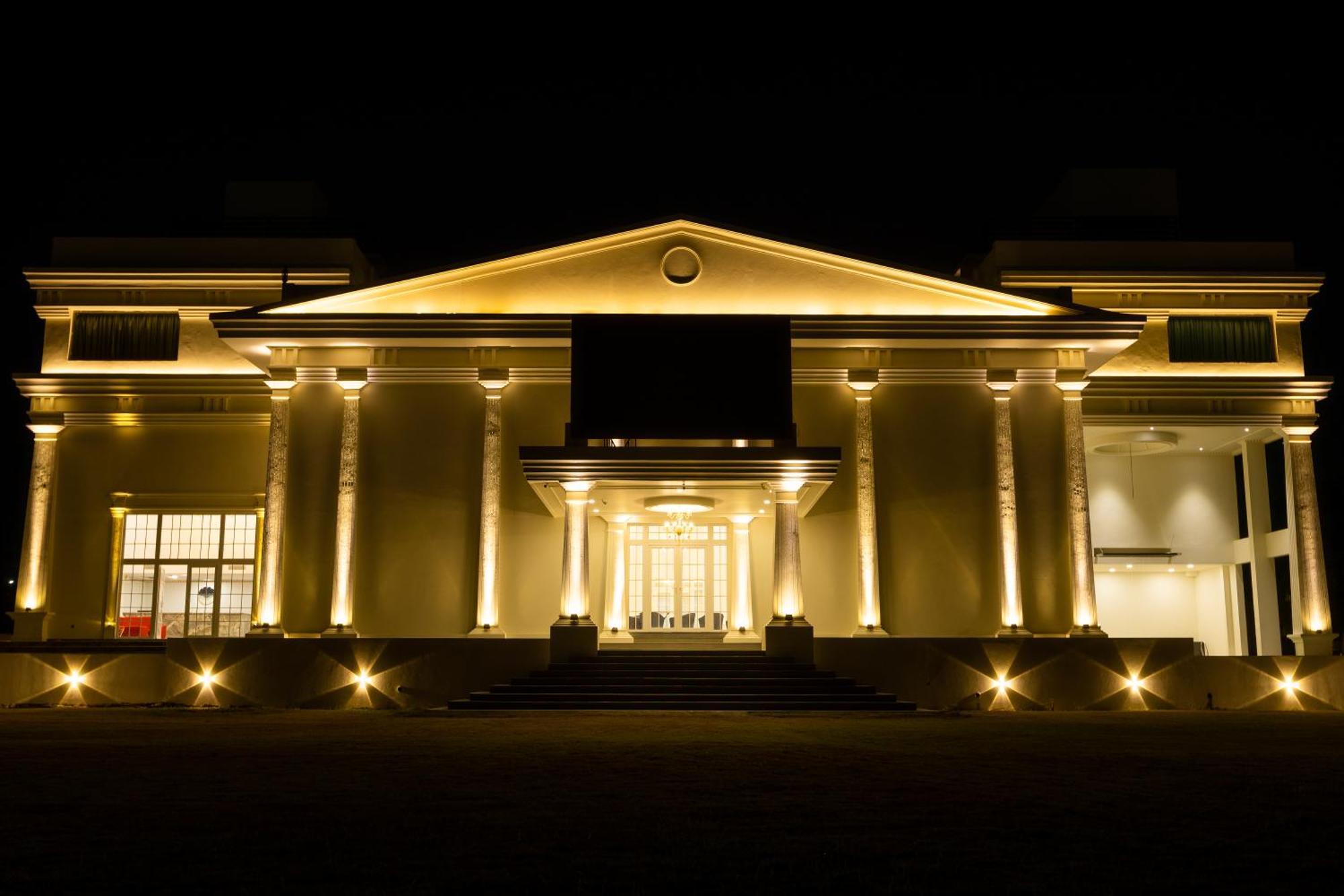 The Grand Monarch Hotel, Ujjain Exterior foto